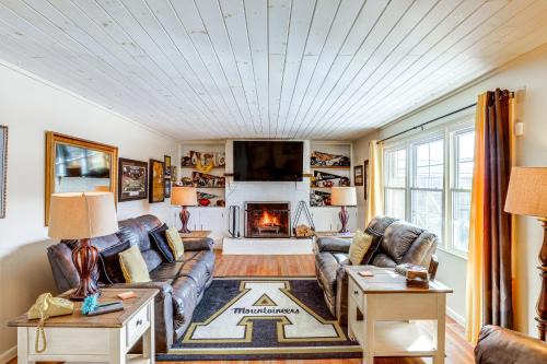 Boone Casa | Dtwn Boone Home Walk to Appalachian State Campus!
