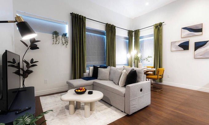Downtown Apartamento | DTWN I Near Yale I King Beds I Free Parking I Gym I Free Coffee I Pets Welcome!