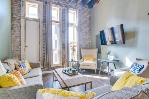 Monett Apartamento | Dtwn Loft in the Heart of Monett Pets Welcome!
