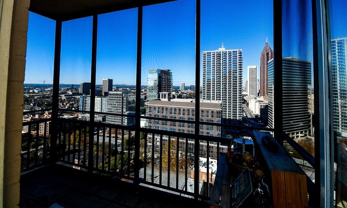 Downtown Atlanta Condominio | DTWN luxury condo 99 percent Walk score
