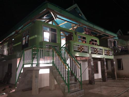 Komodo Casa | Dua Putri Komodo Homestay