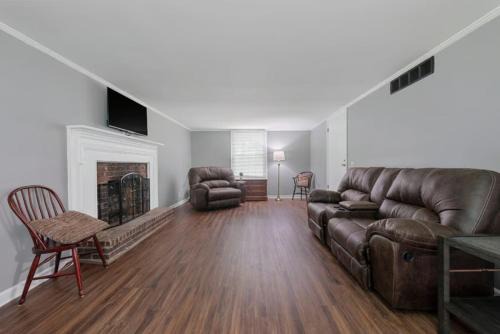 Glasgow Casa | Dual Delight Stylish Duplex 2-Unit Home