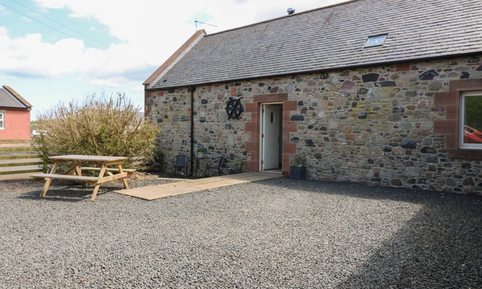Berwick-upon-Tweed Cabaña | DUBH SGEIR ANNEX, romantic, character holiday cottage in Chirnside