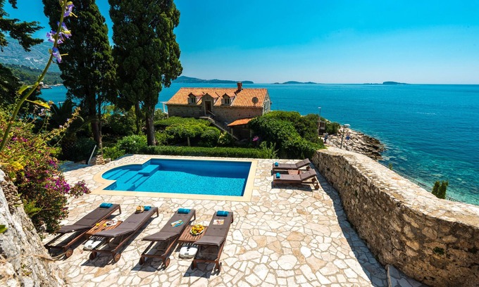 Mlini Villa | Exclusiva villa junto al mar del siglo 16 de Dubrovnik con piscina