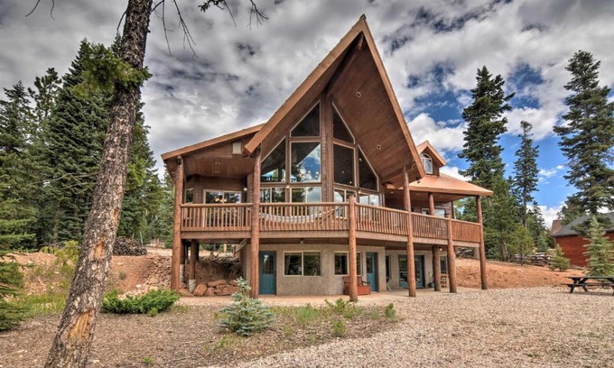 Duck Creek Village Casa | Duck Creek Village Chalet with Fire Pit and Decks
