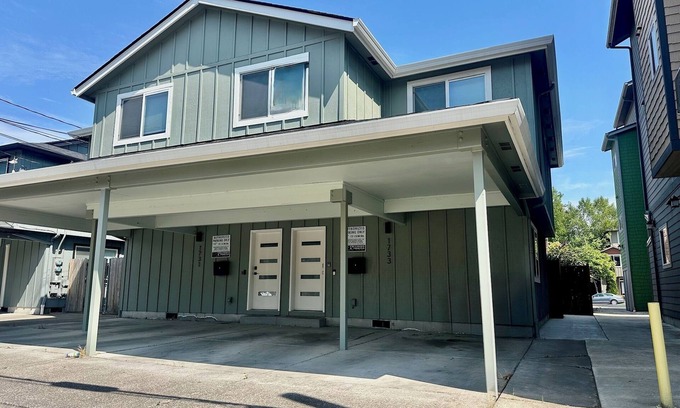 Amazon Casa | Duck Den - 3 Bedroom Near University of Oregon Campus & Autzen Stadium