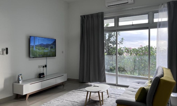 Setia Tropika Apartamento | Duck Duck House 3BR 7-11 PAX