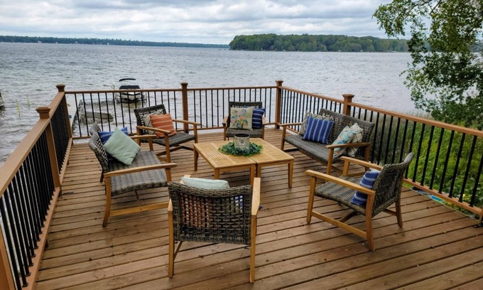 Grawn Casa | Hermosa casa frente al mar grande con 115 'fachada privada en Duck Lake