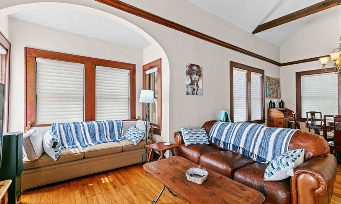 Duckpond Casa | !!Duck Pond Charming 3bed 2 bath house!!