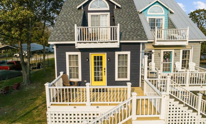 Oriental Cabaña | Duck Pond Haven - Quaint Pet friendly Cottage