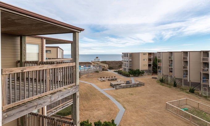Duck Condominio | Duckburgh - Ocean view, Updated, 2 min. walk to the beach