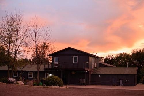 Coon Valley Casa | Duct-Tape Lodge