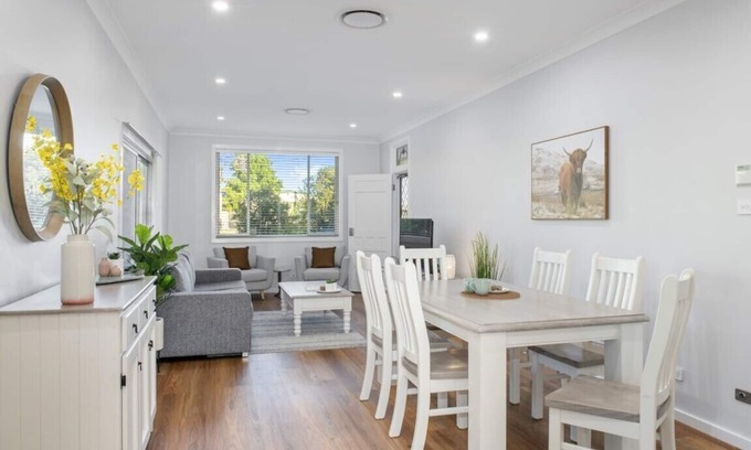 Cessnock Casa | Ducted aircon, WIFI, mountain views, perfect wedding accommodation with SPA!