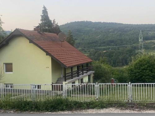 Bor Casa | Dudino jezersko gnezdo