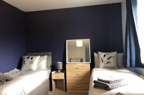 Dudley Casa | Dudley House *Staycation & Contractors* Sleeps 7
