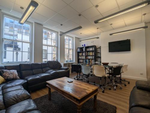 Bristol Old City Casa | Duel of Bristol House 6BR 12 beds