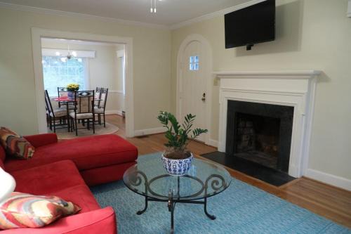 Durham Casa | Duke Forest Gem! 3br, Sleeps 7