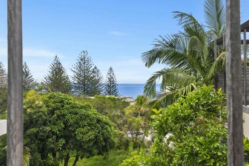 Sunshine Beach Casa | Duke St Convenience at your doorstep Beach living in the heart of the village close to cafes Ocean glimpse