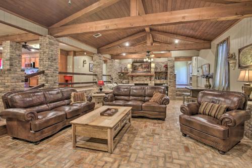 Theriot Casa | Dularge Grand Villa - Steps to Marina and Fishing!