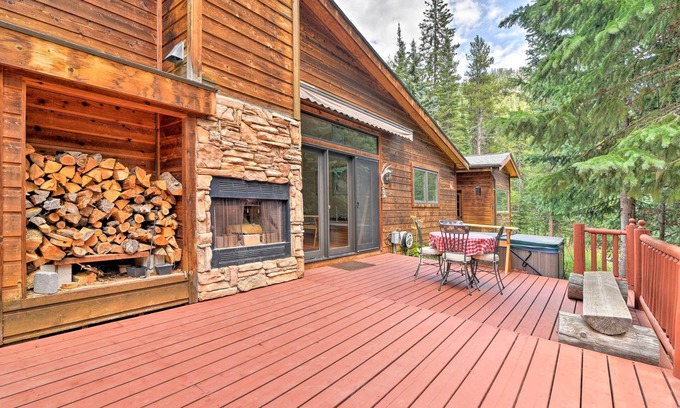 Downieville-Lawson-Dumont Cabina | Mountain Cabin w / Deck & Backyard en Mill Creek!