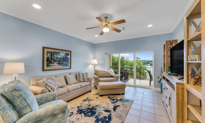 Jasper Condominio | Duncan Bridge 332 - Lots of seating on the balcony for enjoying lake views morning and night!