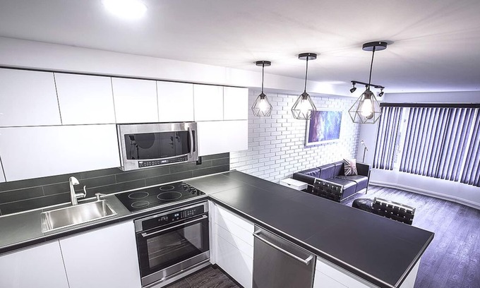 Cabbagetown South Casa | DUNDAS SQUARE Luxury Apartment - oficina híbrida !!