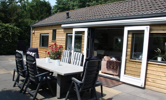 Egmond-Binnen Casa | Dune Chalet with sunny terrace directly against the dunes for 2 persons+ Baby