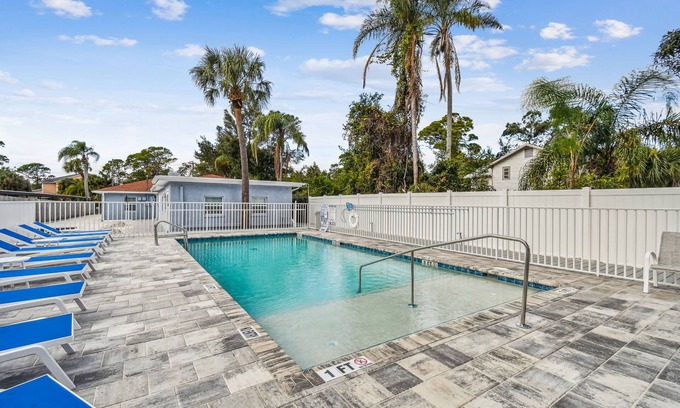 Dunedin Apartamento | Dunedin Cottage on Pinellas Trail w/ Heated Pool