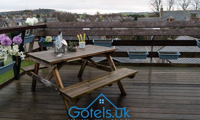 Huntly Casa | ❤️ Dunedin House, Huntly Gotels Serviced Accommodation Sleeps Upto 14 Guests ❤️