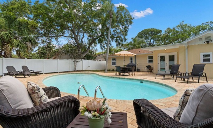 Dunedin Casa | Dunedin Pool Cottage ON Trail