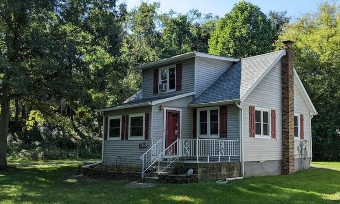 Town of Pines Casa | Dunes Cottage at Town of Pines Lake Michigan near Indiana Dunes Parks!