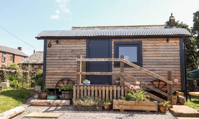 Knock Cabaña | DUNFELL SHEPHERD'S HUT, pet friendly in Appleby-In-Westmorland
