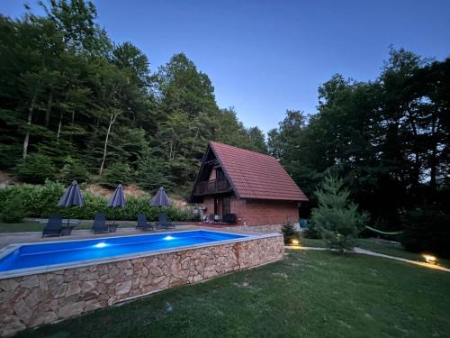 Laktasi Casa | Dunja Cabin - Forest House with Pool
