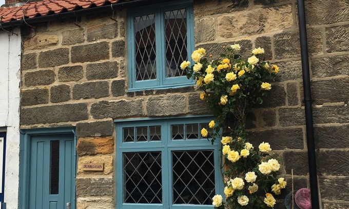 Staithes Cabaña | Dunroamin - ¡nuestra soleada escapada junto al mar en Staithes!