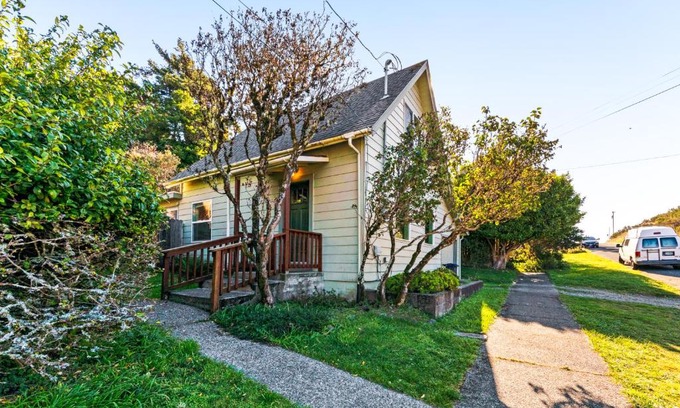 Port Orford Casa | Dunrovin Vintage Beach Cottage - 1 Bed 1 Bath Vacation home in Port Orford