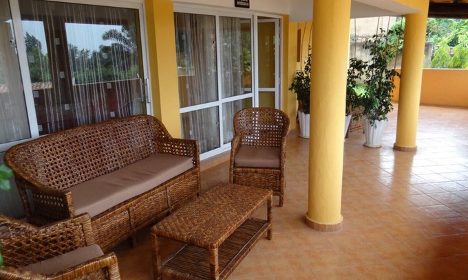 Bujumbura Apartamento | Studio apartment with all services & laundry inc.