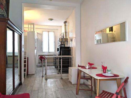 Faubourg Saint-Germain Apartamento | Duplex and private patio at Eiffel Tower