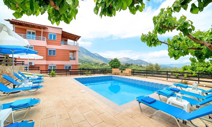 Filaki Apartamento | Duplex apartment in dream villa with pool