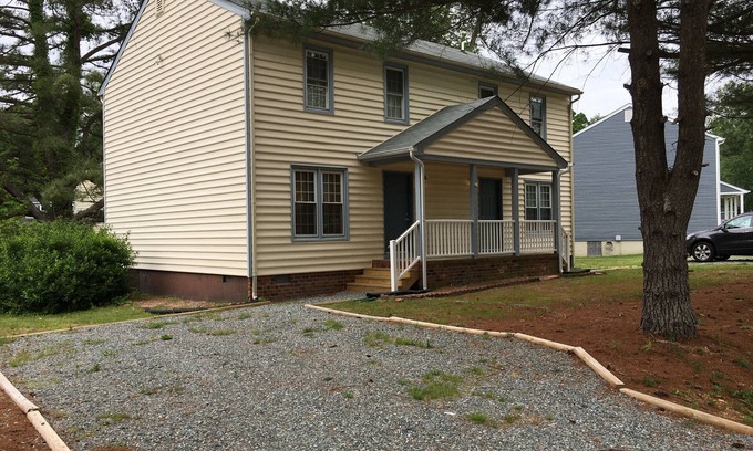North Chesterfield Apartamento | Duplex Apt (Sunshine Suite)