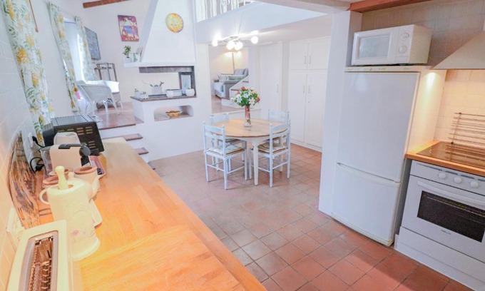 Antibes City Centre Apartamento | Duplex au coeur du vieil Antibes