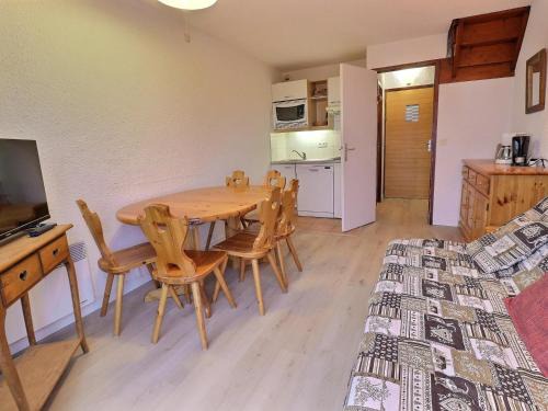 Meribel-Mottaret Apartamento | Duplex Calme 6/7 Pers - Proche Commerces, Ski aux Pieds, Balcon Nord, TV, Non-Fumeur - FR-1-182-114