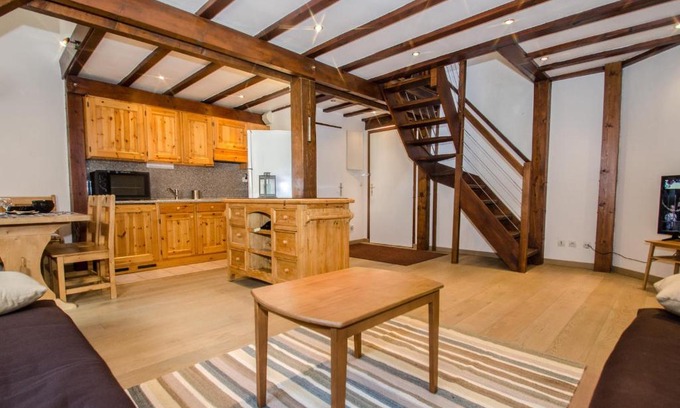 Chamonix City Centre Apartamento | Duplex centre Chamonix avec parking et WiFi - FR-1-343-240