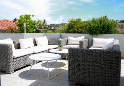 Cap-d'Antibes Apartamento | Duplex climatisé avec terrasse vue mer au pied de la plage
