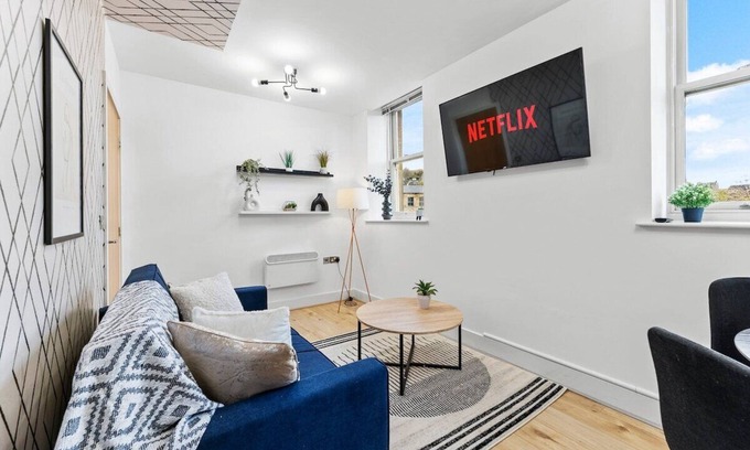 Healey Lane Casa | Duplex Penthouse in Yorkshire - Parking