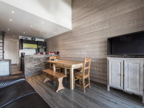 Le Lavachet Apartamento | Duplex rénové, skis aux pieds, balcon, proche commerces, 8 pers, animaux acceptés - FR-1-502-466