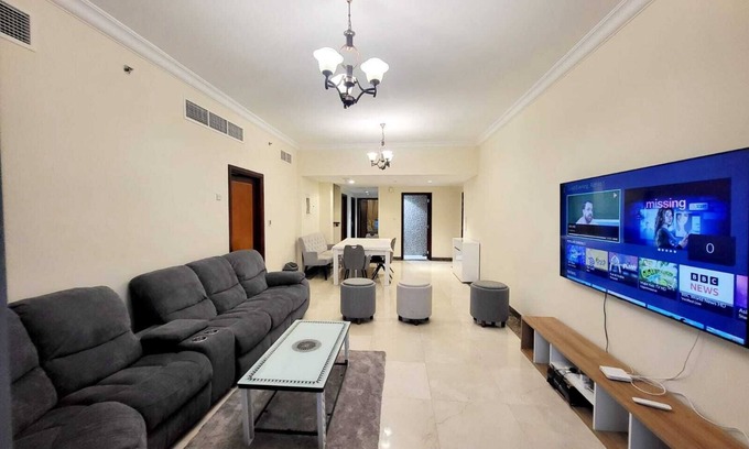 Rumailah Apartamento | Duplex Spacious 4-bedroom sunset sea views apartment with swimming pool.
