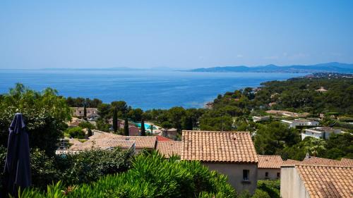 Le Dramont Apartamento | Duplex vue mer avec piscine à Boulouris