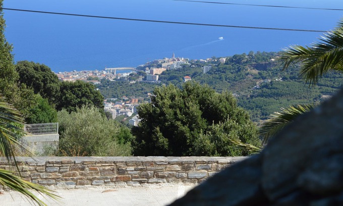 Ville-di-Pietrabugno Apartamento | Dúplex con terraza, vista al mar situado en un pueblo a 1 km del centro de Bastia.