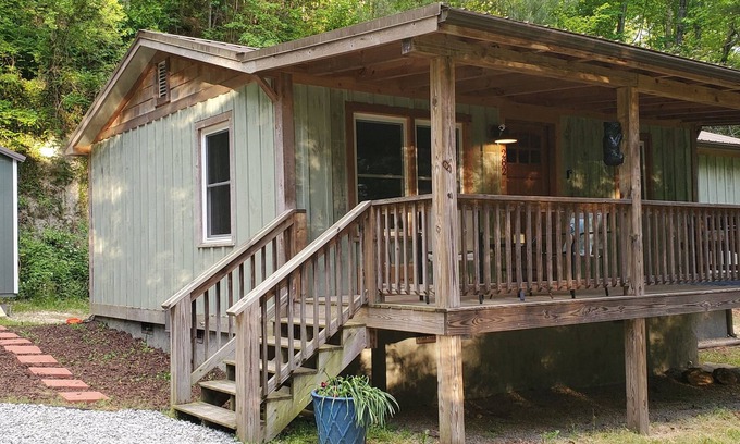 Hendersonville Casa | DuPont Cottage - Bike to DuPont!