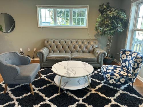 Lowry Hill East Casa | Dupont4 Oasis
